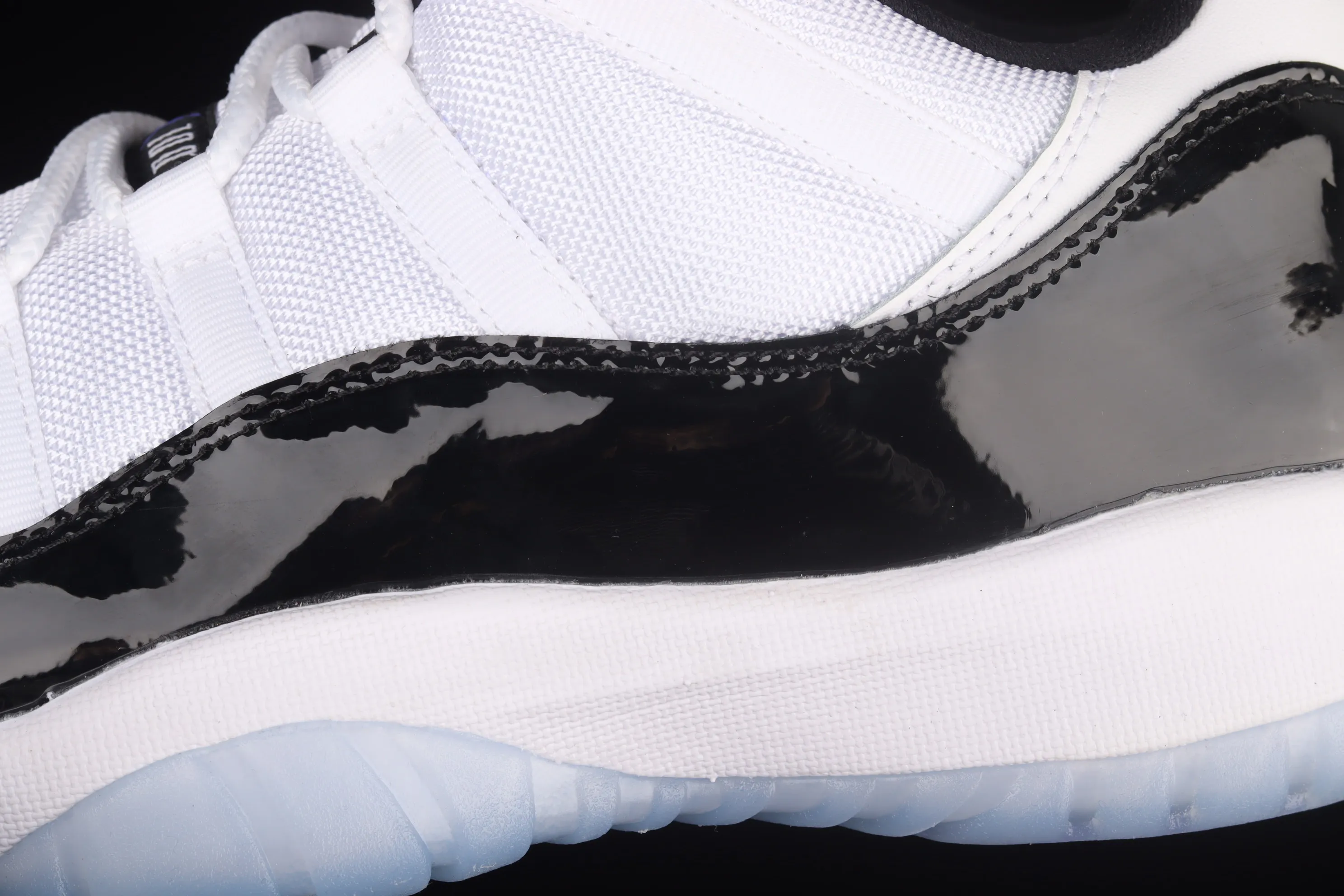 All Categories Air Jordan Jordan Series Basketball Shoes Air Jordan 11 Pure Original Version Air Jordan 11 Low "Concord" AJ11 Concord White Black Original Label Real Carbon Fiber Low-top Basketball Shoes 528895-153